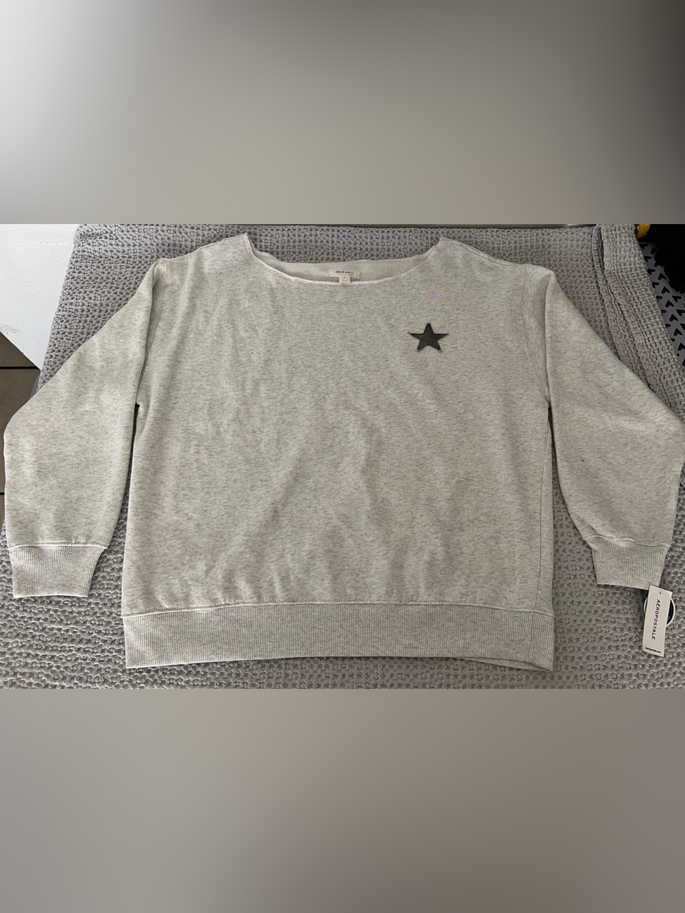 Aeropostale Light Gray Crewneck Sweatshirt with Black Star